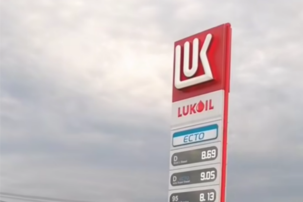 Fostul proprietar al Pornhub vrea să cumpere activele Lukoil. Poate va face benzina gratuită și downloadabilă de pe net