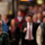 România în declin demografic, dar politicienii corupți din fruntea țării au tăiat banii pentru mame