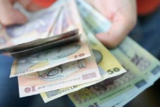 Top cele mai mari salarii din România. Domeniile în care angajații rămân fără locuri de muncă