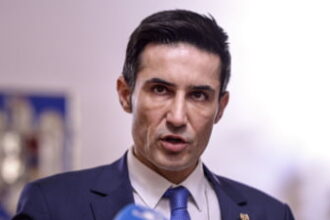 Un fost europarlamentar îl atacă dur pe Claudiu Manda: „Ne-ați făcut de râs țara în Parlamentul European. Nu primim lecții de la chiulangiul campion!”