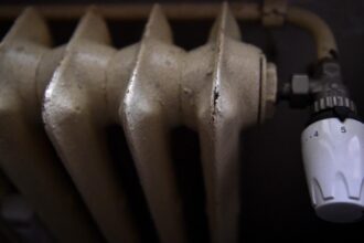 Cine nu primește apă caldă și căldură, nu plătește. Primarul D. Băluță anunț pentru bucureșteni: Termoenergetica și Elcen trebuie să-și rezolve problema