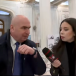 Bolojan s-a enervat și și-a arătat ceasul presei. Urmează să fie premier Grindeanu, care e mai calm și își ascunde ceasul