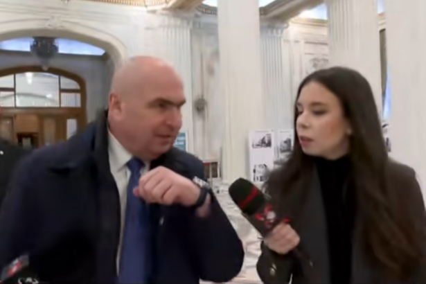 Bolojan s-a enervat și și-a arătat ceasul presei. Urmează să fie premier Grindeanu, care e mai calm și își ascunde ceasul