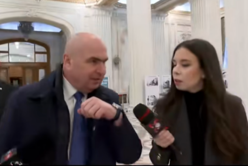 Bolojan s-a enervat și și-a arătat ceasul presei. Urmează să fie premier Grindeanu, care e mai calm și își ascunde ceasul