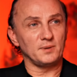 Mihai Trăistariu, un epigon al poetului Miron Cozma, și ca spirit, și ca look, ține cald misoginismul balcanic