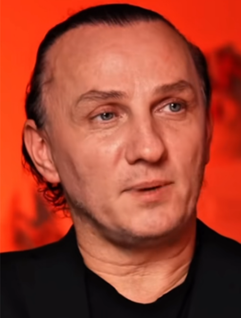 Mihai Trăistariu, un epigon al poetului Miron Cozma, și ca spirit, și ca look, ține cald misoginismul balcanic