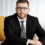 Spaima burnout-ului: un român erou al muncii încasează 11 venituri pe lună. Odihna e pentru amatori