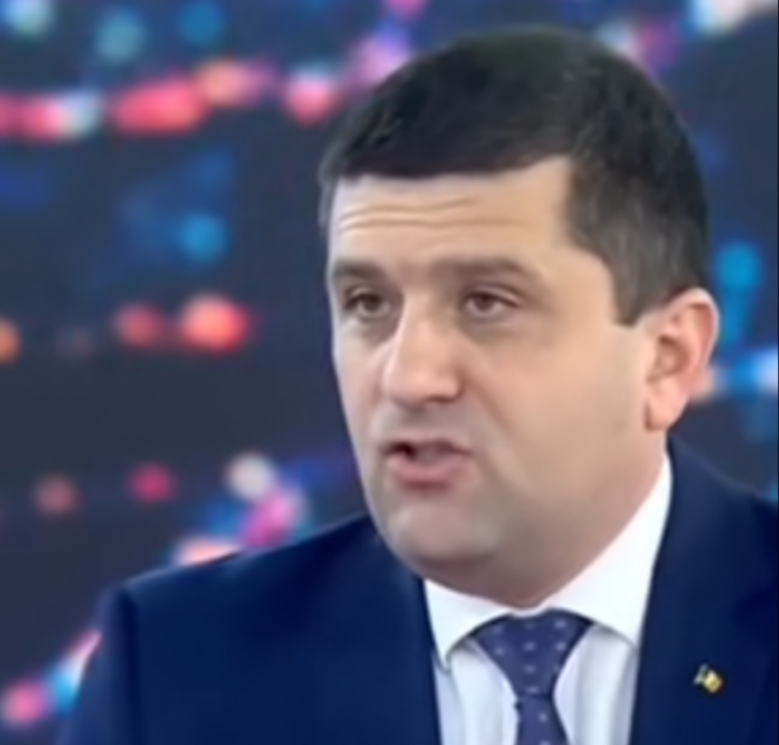 Armata Română ar putea avea propriul satelit. Dacă s-ar găsi un satelit care poate defila pe sub Arcul de Triumf de 1 Decembrie