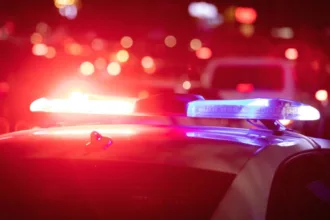 Trei persoane suspectate de o triplă crimă au fost găsite împuşcate mortal