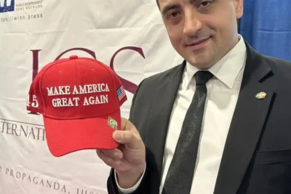 Păcăliciul de serviciu, un nou atac la adresa SUA: Nu trebuie să fim slugoi!