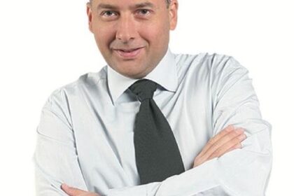 Și dacă ne e mai bine pe trotuarul pe care suntem?