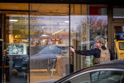 Atac armat într-un supermarket din Kiev: cel puțin 6 morți și 14 răniți. Atacatorul, ucis de forțele speciale