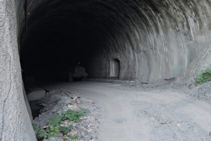 Magistrala rapidă din vest, blocată în subteran: tunelurile care amână finalizarea căii ferate Simeria