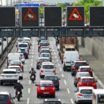 Schimbare majoră în Codul Rutier! „Regula fermoarului” ar putea deveni obligatorie. Ce amenzi riscă șoferii
