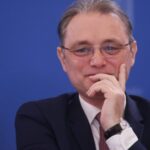 Marți va fi învestit guvernul Luca Niculescu, guvern care nu va putea fi demis prin moțiune de cenzură decât dacă vrea AUR