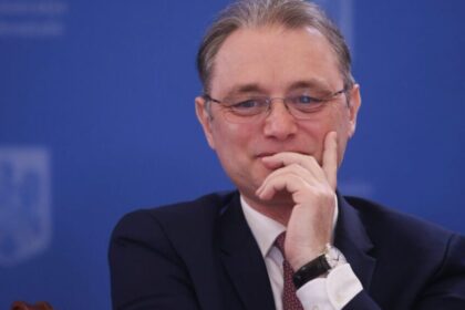 Marți va fi învestit guvernul Luca Niculescu, guvern care nu va putea fi demis prin moțiune de cenzură decât dacă vrea AUR