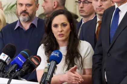 Deputată USR, comentariu șocant redistribuit pe un grup de WhatsApp al Parlamentului. Reacția PSD: „Un mesaj grobian, o jignire la adresa oricui”